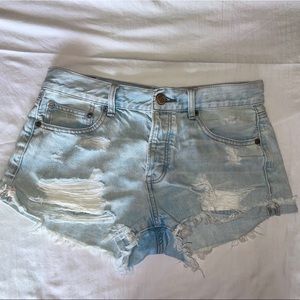 Women’s American Eagle Tomgirl Shortie Denim Shorts. Size 6.